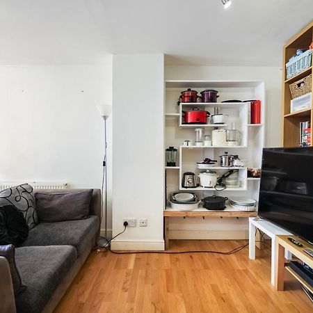 Vibrant Clapham Double Bedroom Londres Exterior foto