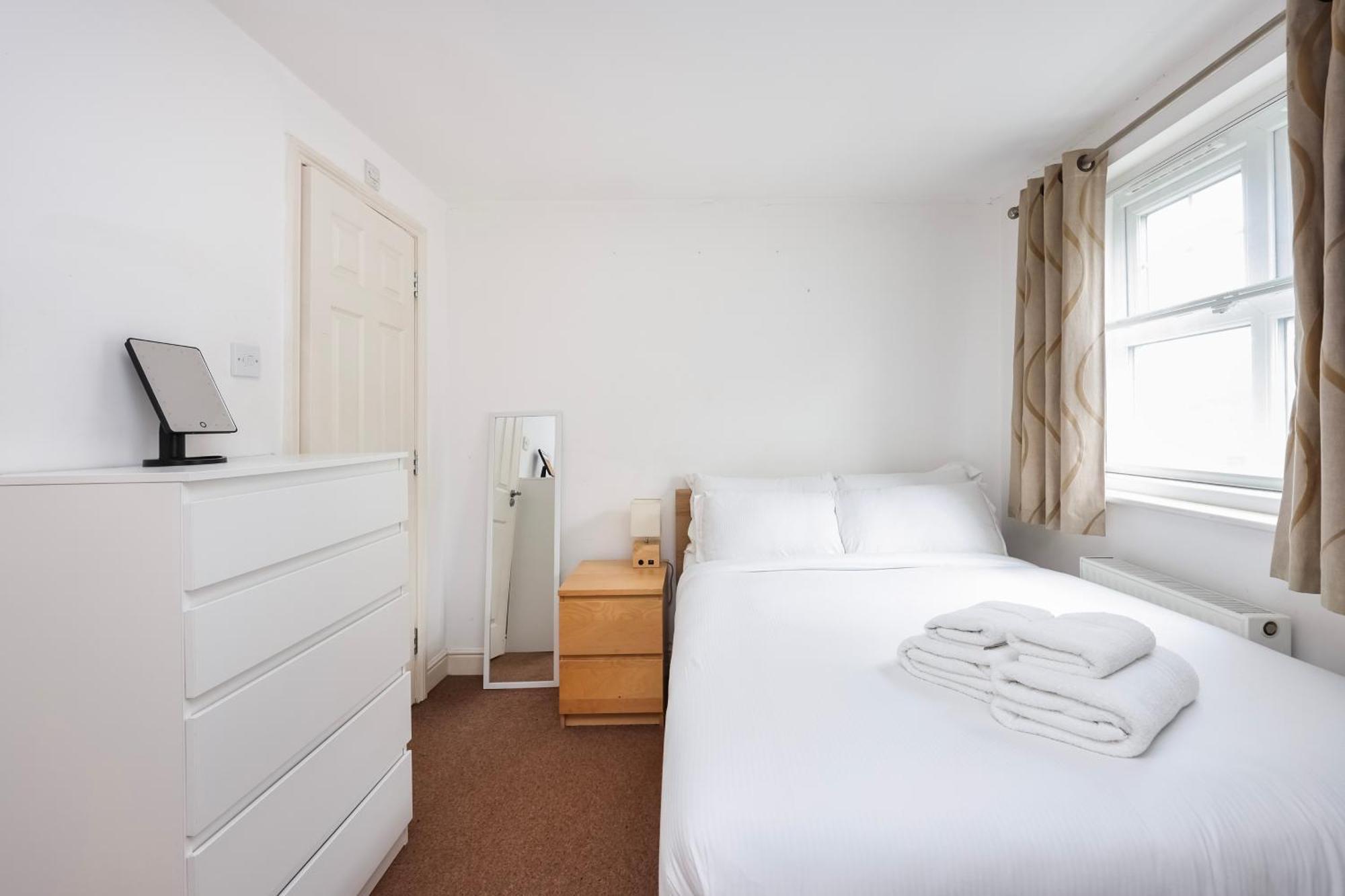 Vibrant Clapham Double Bedroom Londres Exterior foto